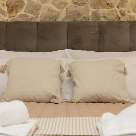 Casa Dionysia - New Lux 2Br With Jacuzzi Near Maleme Beach Exterior foto
