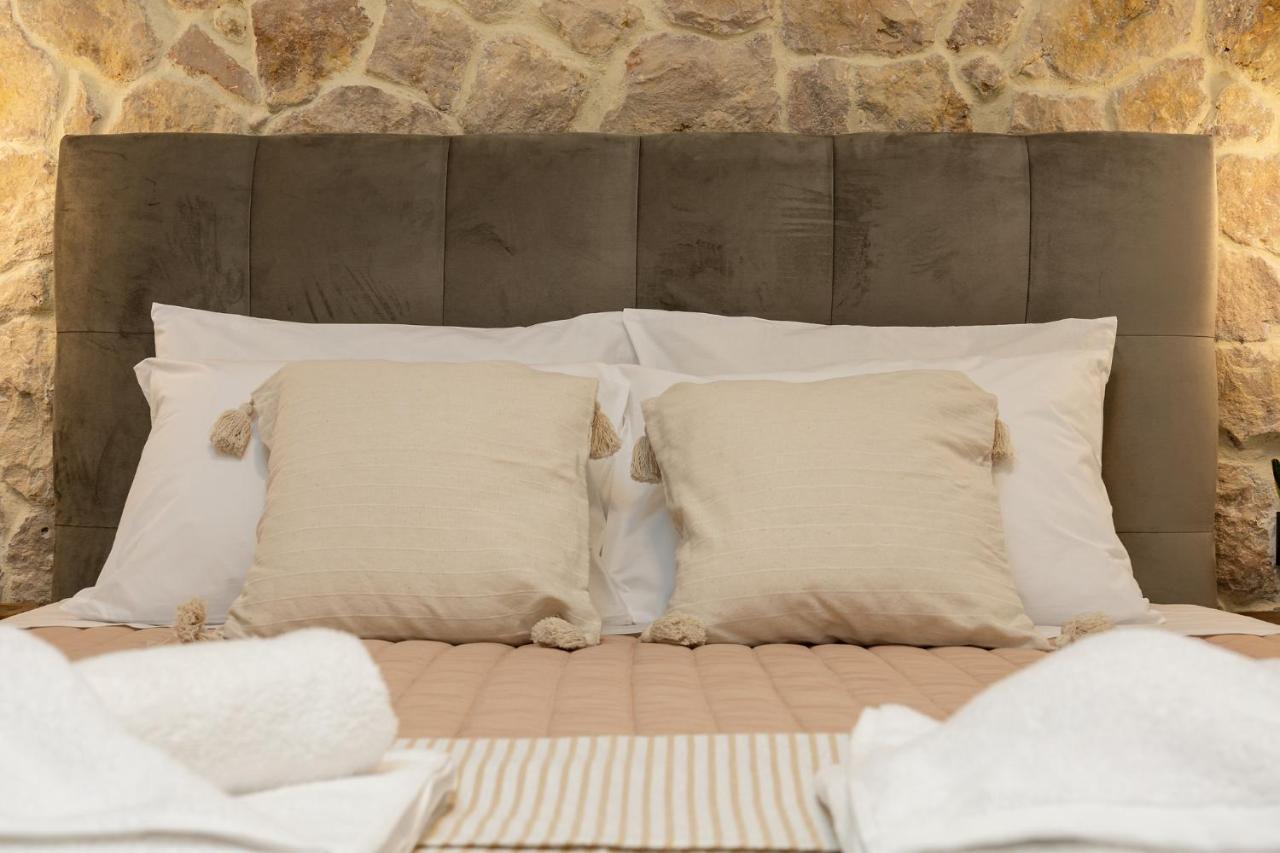 Casa Dionysia - New Lux 2br With Jacuzzi Near Maleme