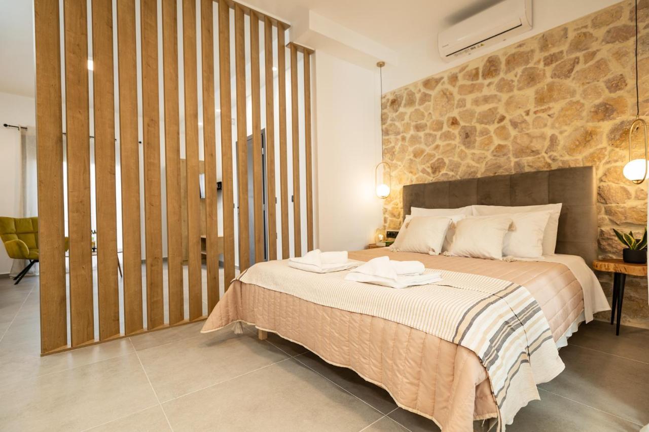 Ferienhaus Casa Dionysia - New Lux 2br With Jacuzzi Near Maleme
