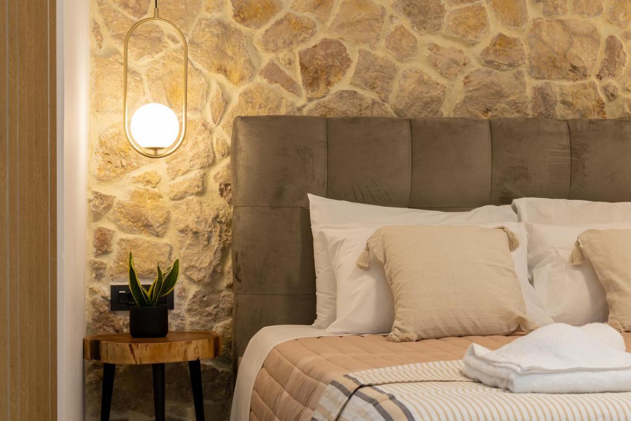 Ferienhaus Casa Dionysia - New Lux 2br With Jacuzzi Near Maleme