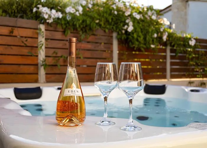 Casa Dionysia - New Lux 2Br With Jacuzzi Near Maleme Beach
