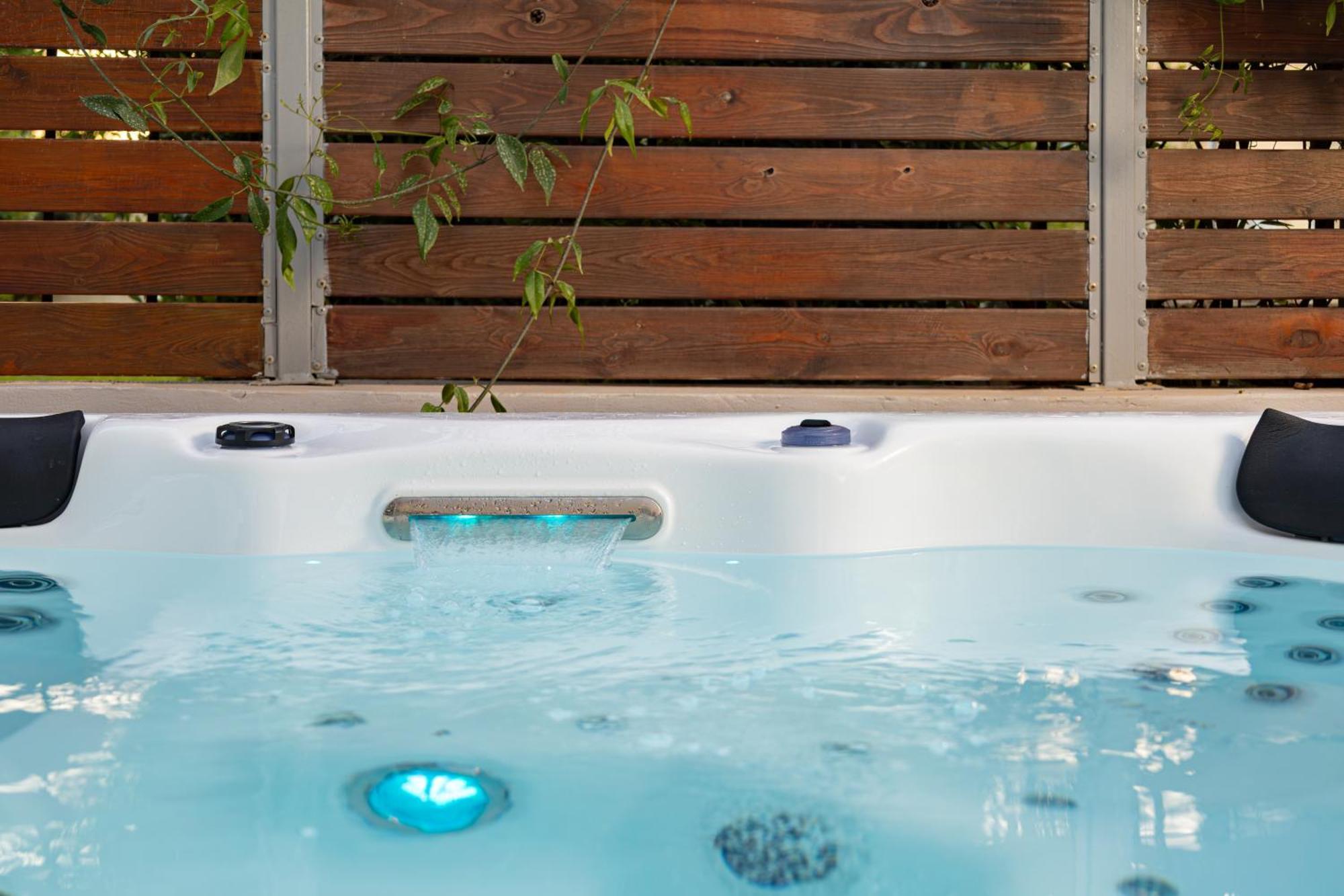 Holiday home Casa Dionysia - New Lux 2br With Jacuzzi Near Maleme (Crete)
